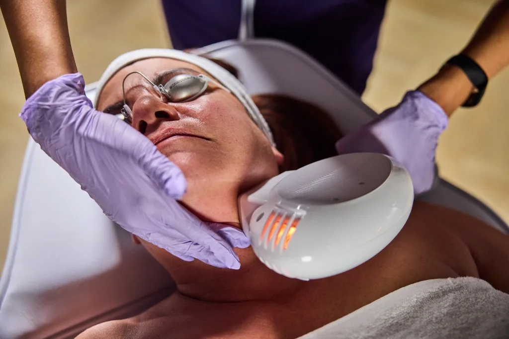 Practitioner performing a relaxed neck tightening session with protective eyewear